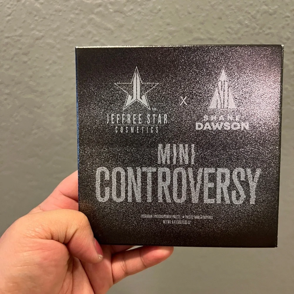 *SOLD*Jeffree Star Mini Controversy Eye Shadow Palette - Picture 2 of 6